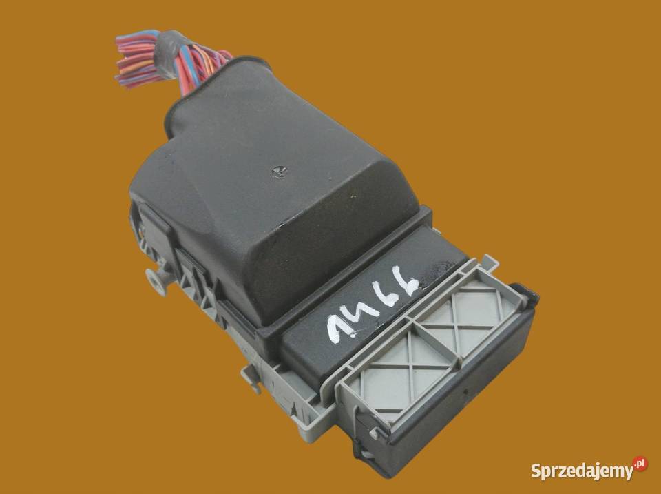 SKRZYNKA BEZPIECZNIKÓW 13222786 20 D Opel Astra osobowe świętokrzyskie