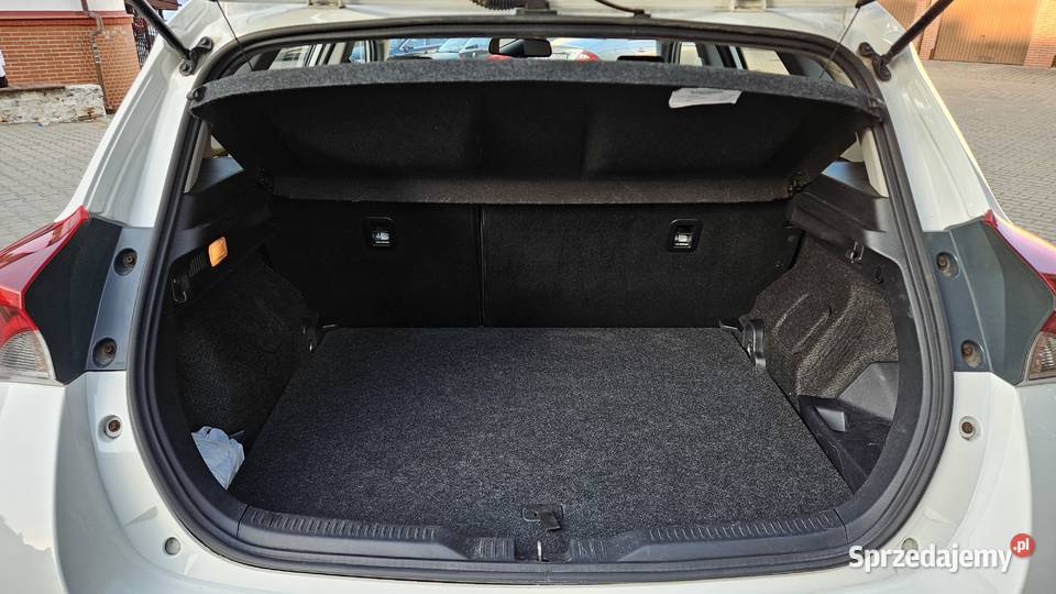 Toyota Auris II lift 2015r Hybryda