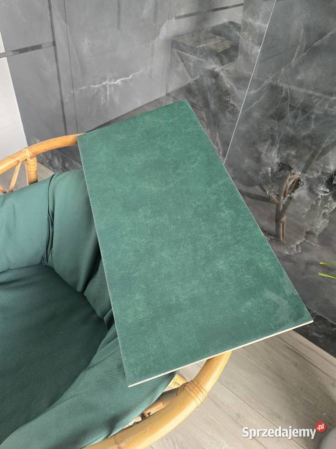 PŁYTKA ŚCIENNA GREEN ZIELONA 308X608 GAT 1 Opoczno