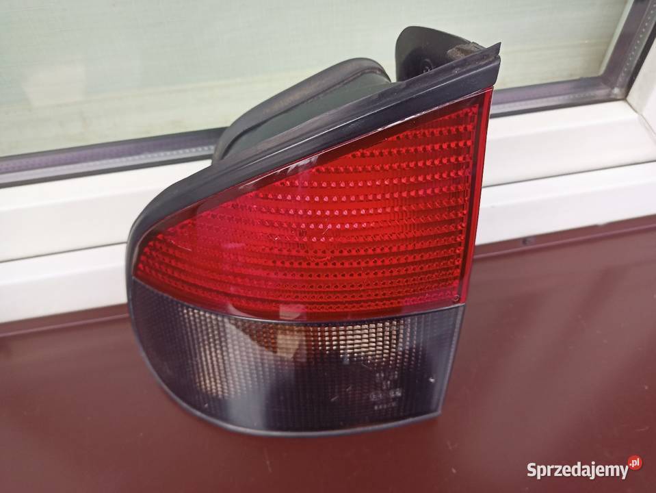 Renault Safrane lampa tył tylna lewa w błotnik Sieradz