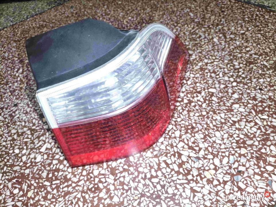 Lampa tylna prawa w błotnik z oprawką BMW E61 Poręba sprzedam