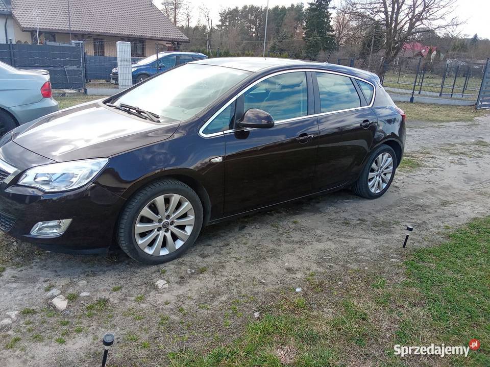 Opel Astra J 2012r 14 turbogaz 4/5 Czarnówka