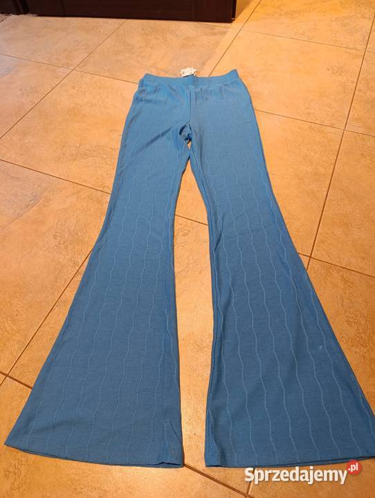 Stylowe niebieskie spodnie flare dzwony vintage