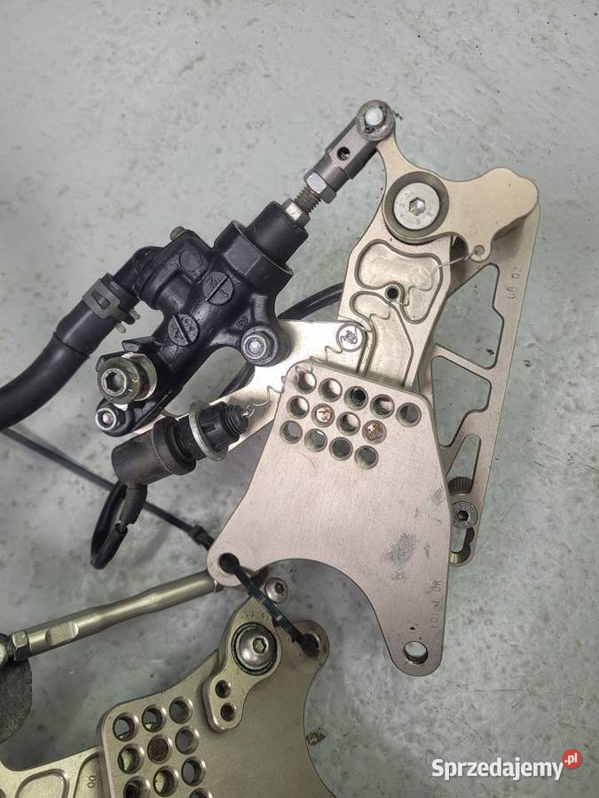 YAMAHA R1 R 1 RN 09 0203 RN09 PODNÓŻKI KIEROWCY Nowy Tomyśl