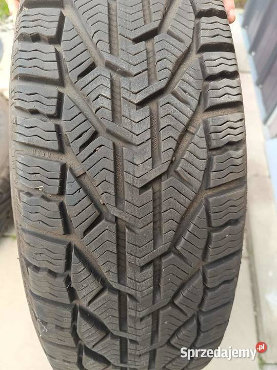 Opony zimowe marki Kormoran do Toyoty Auris i sprzedam