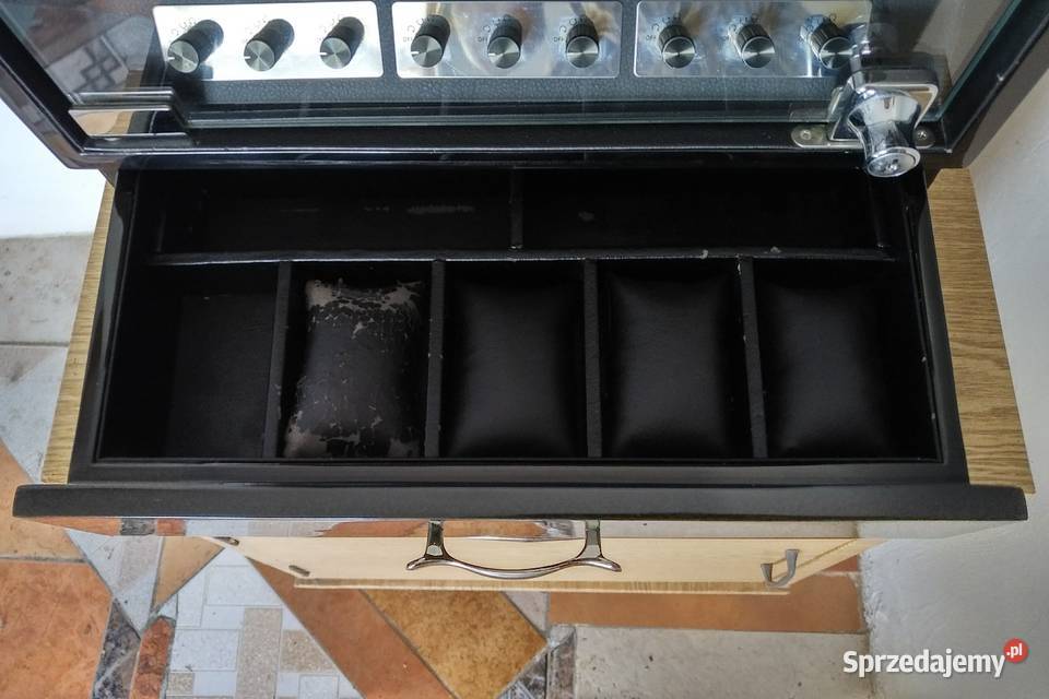 Szafkawitryna na zegarki PianoBlack Baraniec