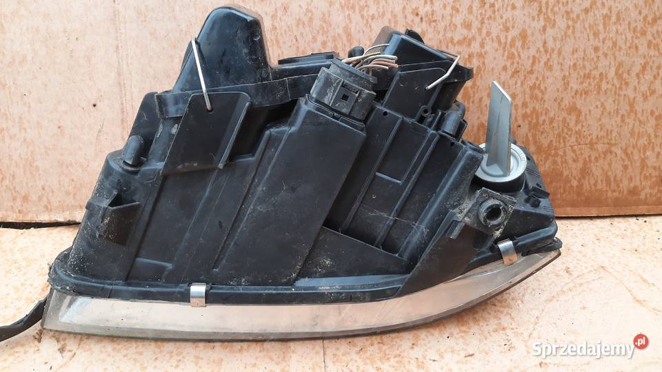 lampa przednia prawa Audi A6 c5 lift FL prawy Dębno