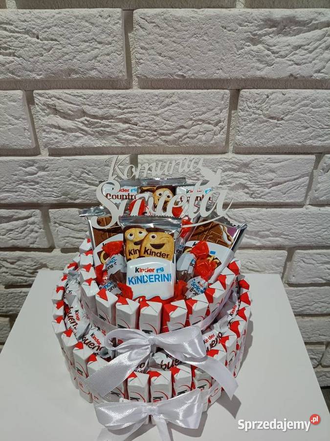 Tort ze słodyczy Kinder Prezent na Komunię