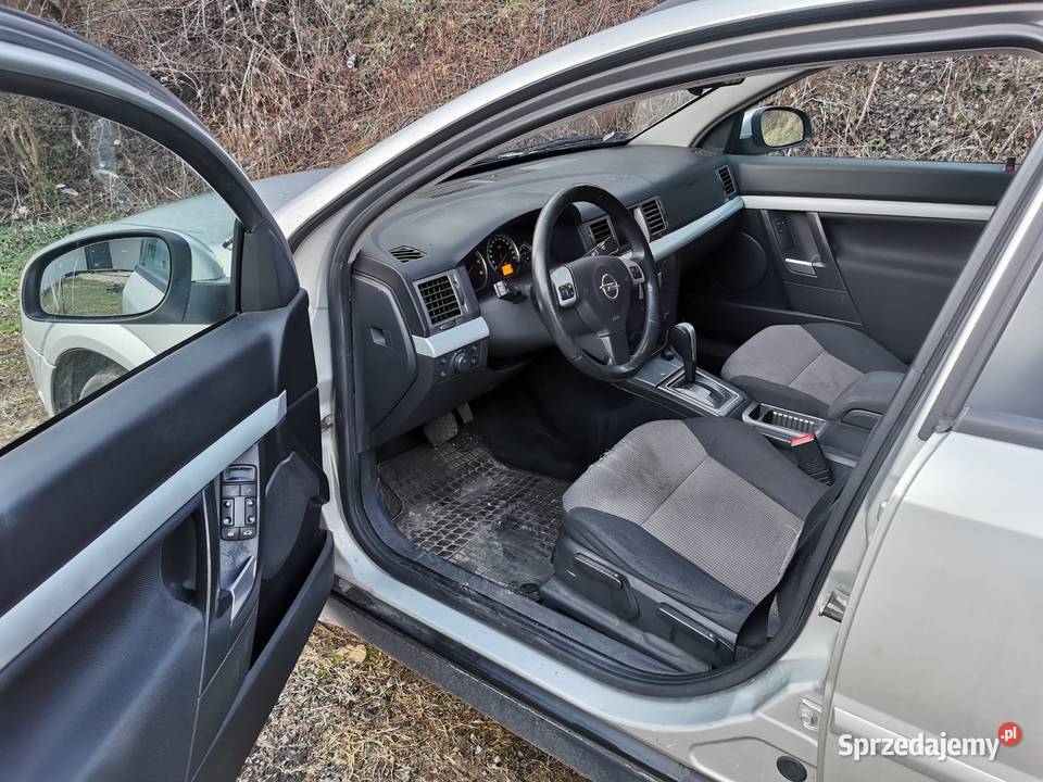 Sprzedam auto osobowe Opel VECTRA C KOMBI 19 Rok produkcji 2005 Rogoźnik