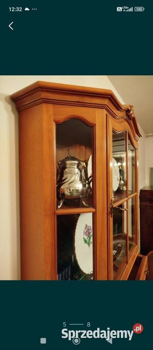 Witryna z szufladą ORZECH zamykana na dwa zamki Węgorzewo sprzedam