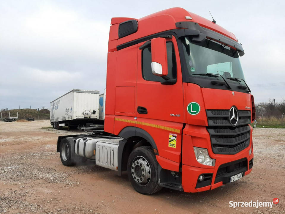 Mercedes Actros Samochody ciężarowe Komorniki