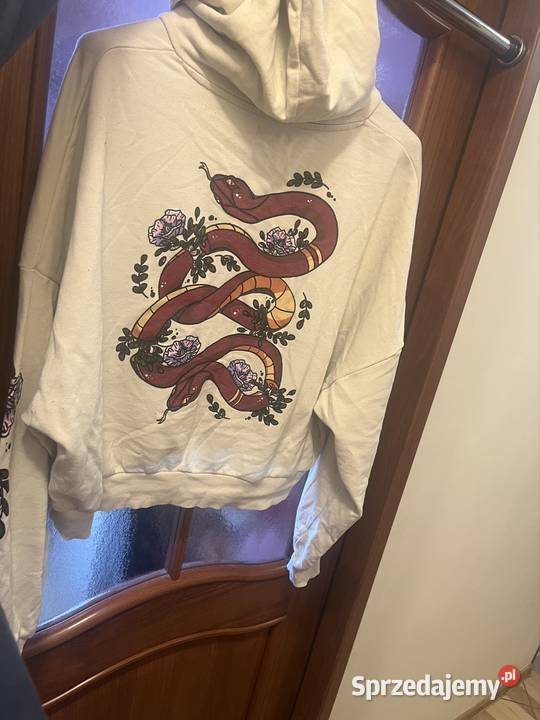 Bluza ze smokiem na plecach