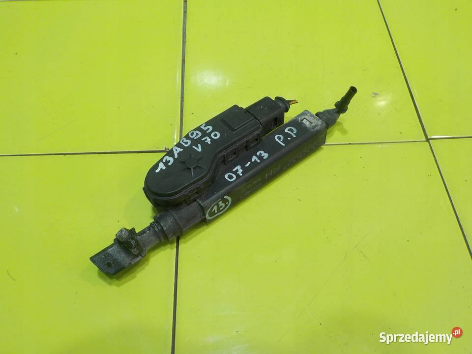 VOLVO V70 III 24 D5 08r spryskiwacz lampy prawy Wycieraczki i spryskiwacze Suków