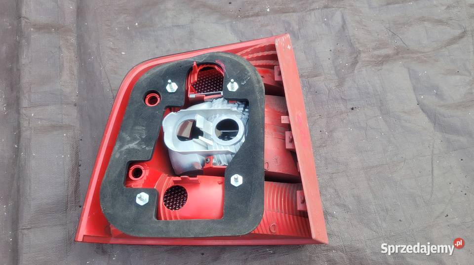 SKODA OCTAVIA II KOMBI 1Z9 LAMPA PRAWA TYŁ TYLNA osobowe Lampy przednie Ruda Śląska sprzedam