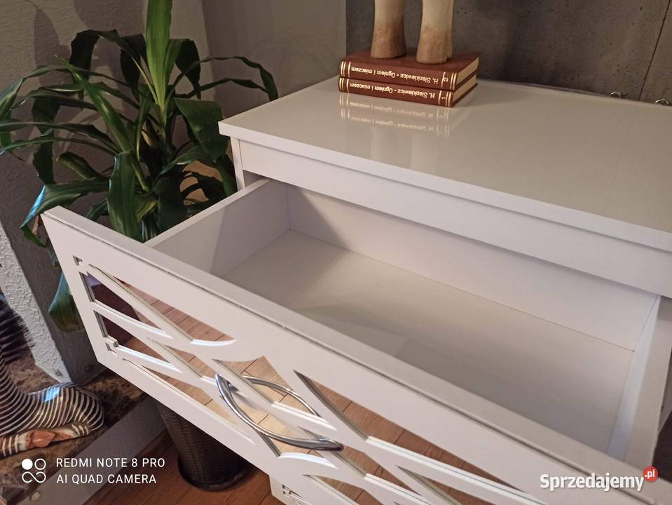 komoda 4 szuflady bialaczarna lustra nogi chrom