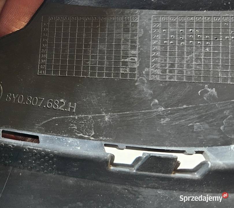 AUDI A3 8Y0 LIFT SLINE KRATKA PRAWA ZDERZAKA osobowe Międzychód