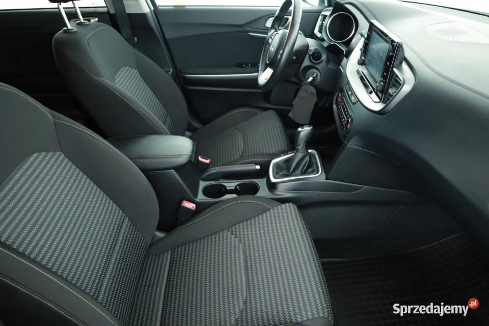 Kia Ceed 10 TGDI biały