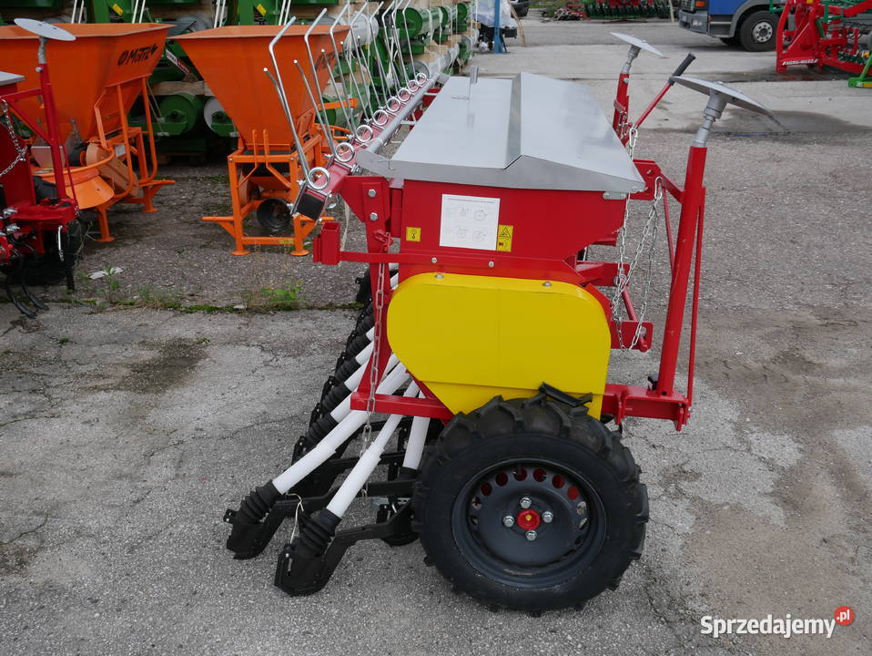 Siewnik zbożowy mechaniczny rzędowy firmy Krasnystaw