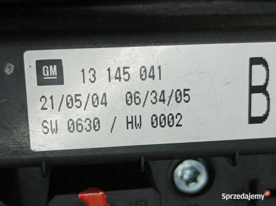 SKRZYNKA BEZPIECZNIKÓW 13145041 Opel Astra III sprzedam