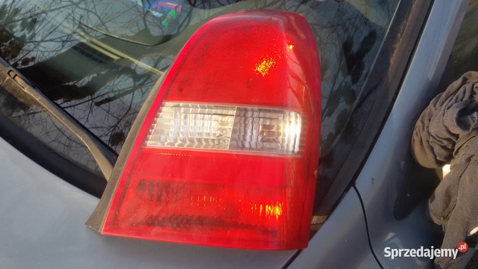 Lampa tylna Prawa Nissan primera p12 SEDAN Lampy tylne Elbląg sprzedam