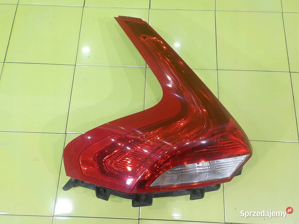 VOLVO V40 II LIFT RDESIGN 20 T2 18r HB 5D lampa Suków