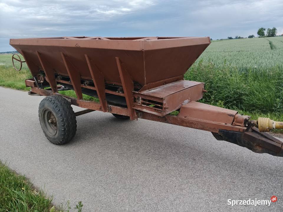 Rozsiewacz wapna Piast RCW 3 Rozsiewacze nawozów łódzkie Skarżyn