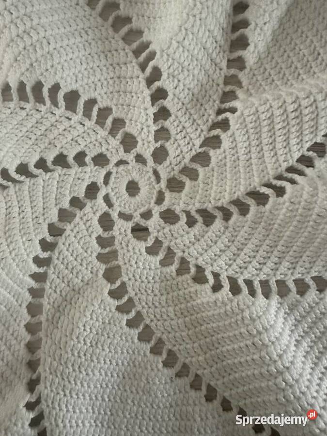 Serweta szydełko gwiazdka ze złotym brzegiem Łódź