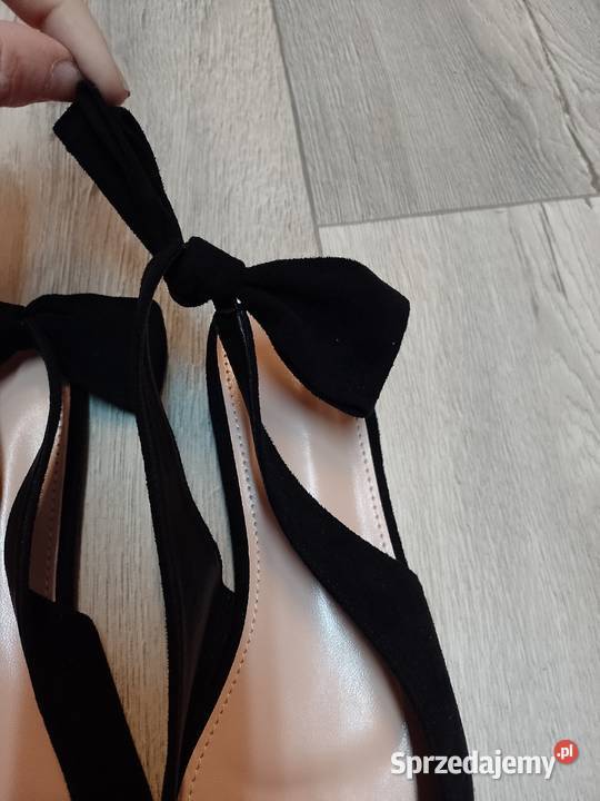 42 Czarne baleriny wieczorowe z odkrytą piętą Kraków