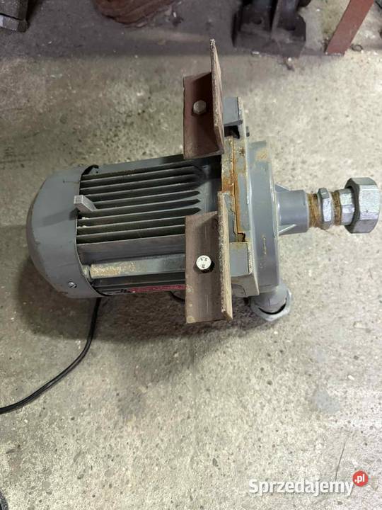 Silnik BC111811 z pompą wody Czarna