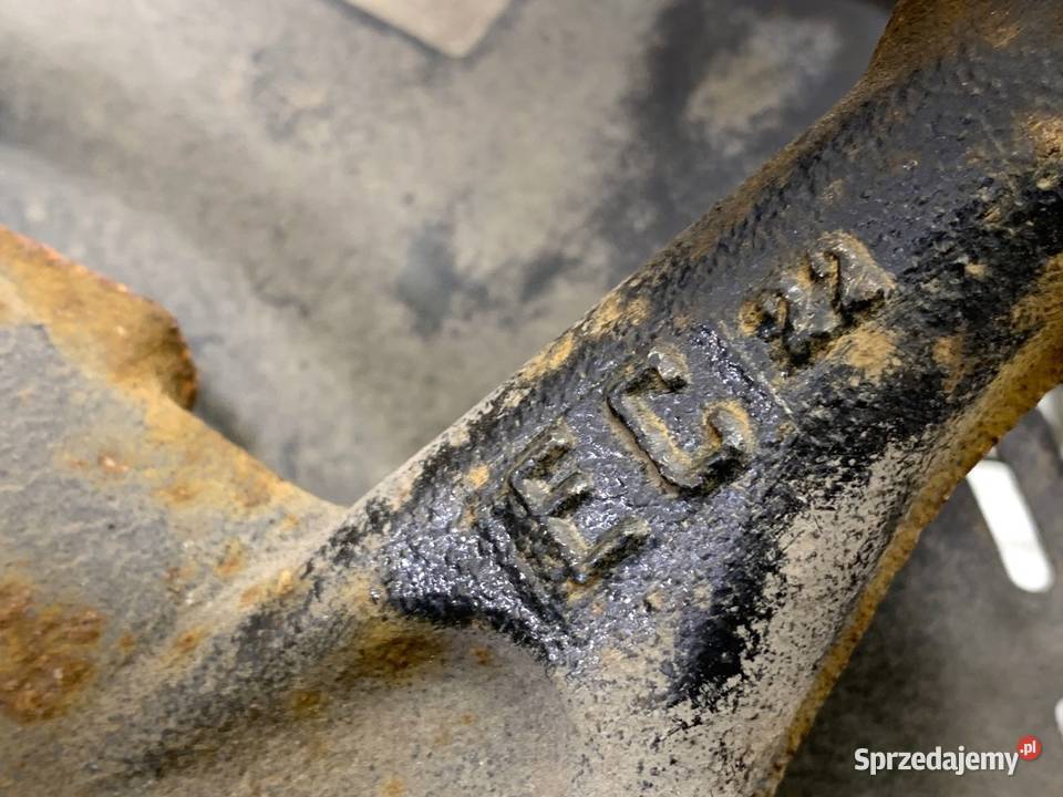 ZWROTNICA PRAWY PRZÓD TOYOTA COROLLA E21 15 125 Zwrotnice