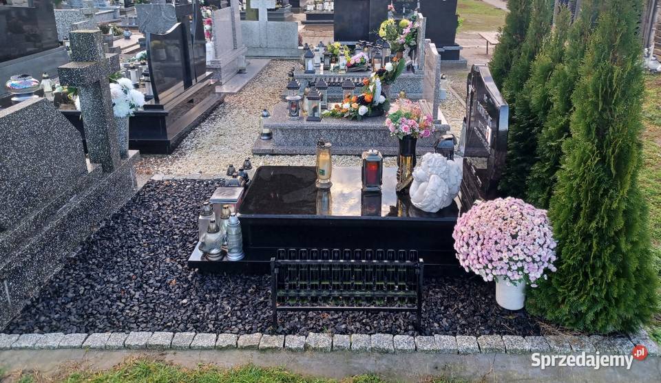 Cmentarz kostka brukowa wokół pomnika nagrobka Ostrów Wielkopolski
