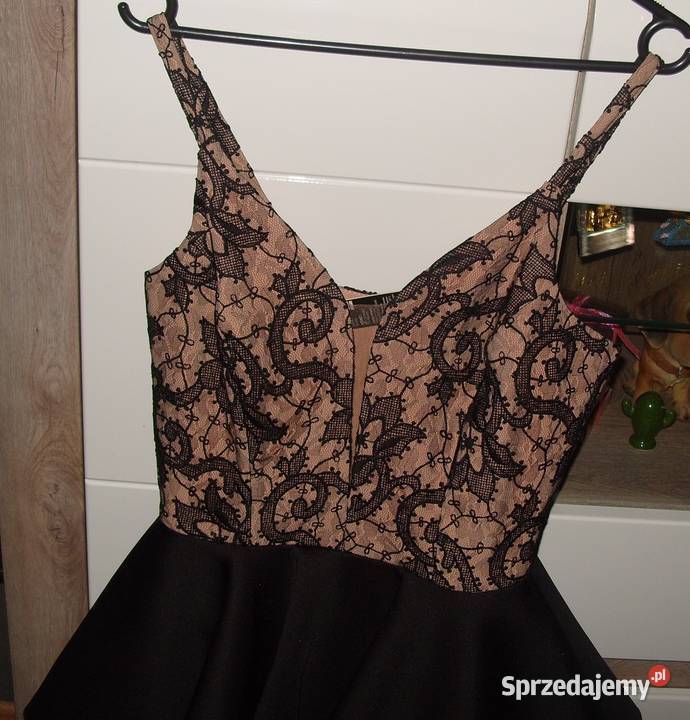 Rozkloszowana FORTI NOWA sukienka z koronką i Rawicz