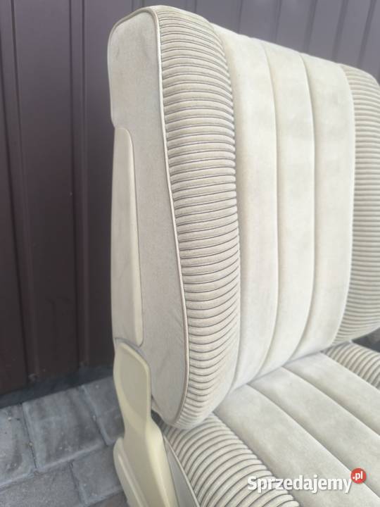 Fotele welurowe w116 komplet Rok produkcji 1976