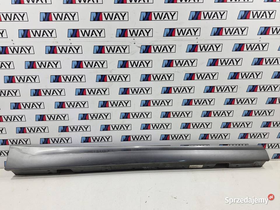 BMW E90 E91LCI NAKŁADKA LISTWA PROGOWA PRAWA A52 sprzedam