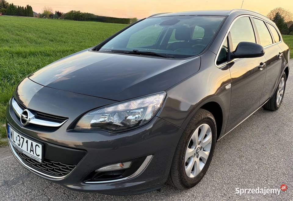 OPEL ASTRA Kombi 2014 Oryginał duży SERWIS światła do jazdy dziennej