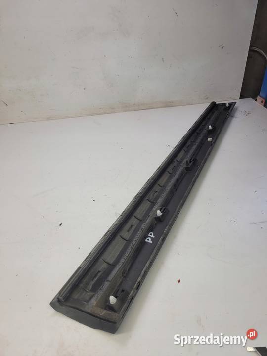 LISTWA DRZWI PRAWY PRZÓD AUDI Q5 8R 8R0853960D osobowe
