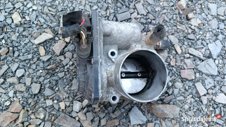 Przepustnica Toyota 16 18 B 220300T050 Radłów sprzedam