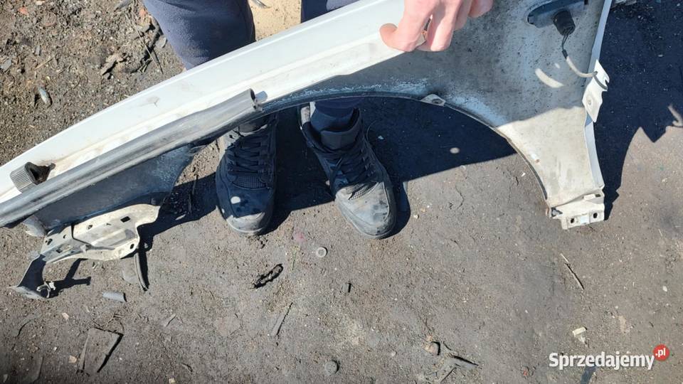 Błotnik prawy przód przedni Passat b5 LB9A Książ Wielkopolski