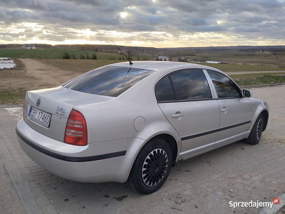 Skoda Superb 19 AWX 196 przbiegu Raciniewo