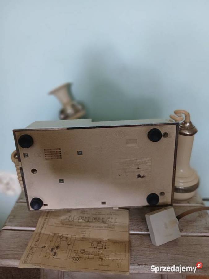 Telefon stacjonarny z czasów PRL u Kraków