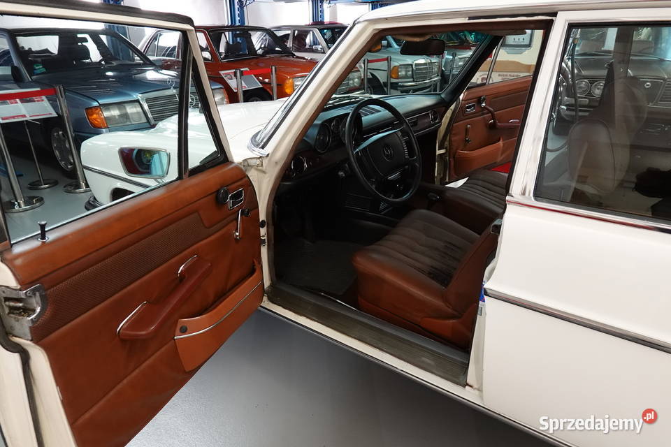 Mercedes W114 280E Automatic Klima z 1970 roku Rok produkcji 1970 Zgierz
