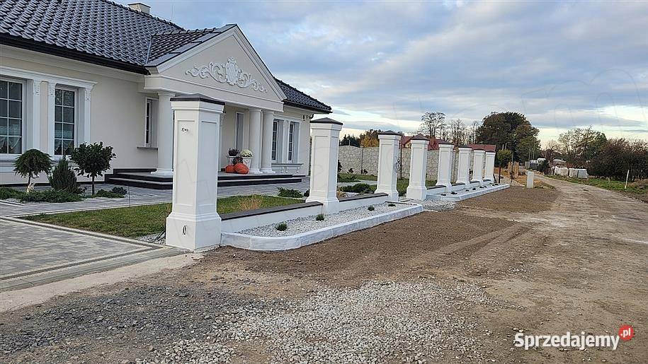 Elementy ogrodzenia wykonane są w technologii Kielce