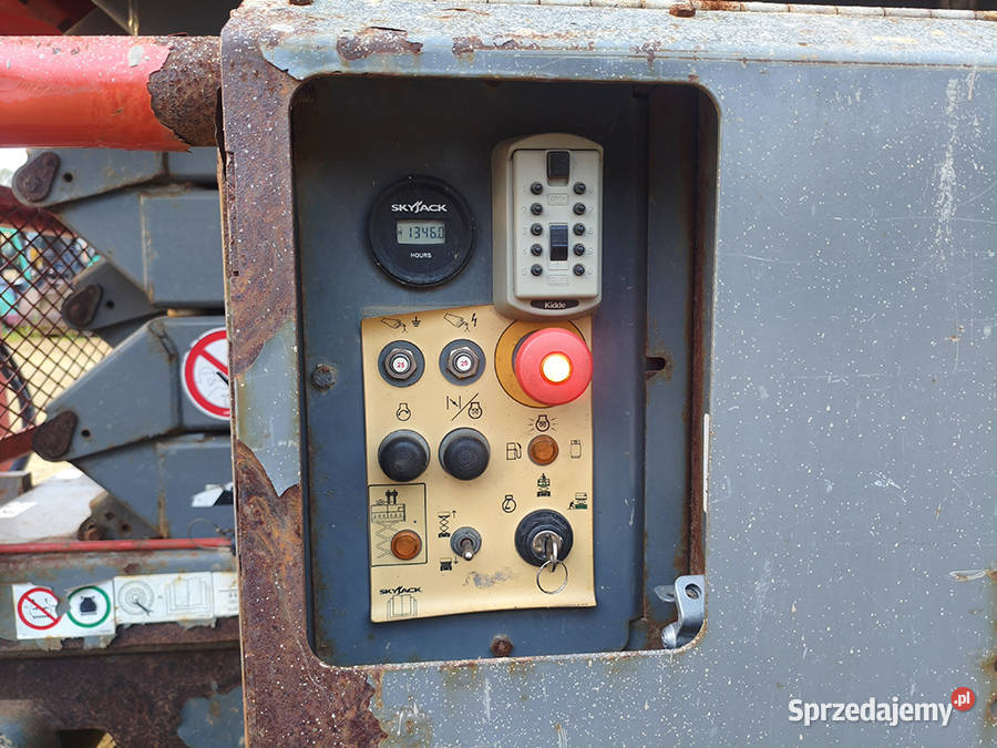 Podnośnik nożycowy podest roboczy terenowa Kęty