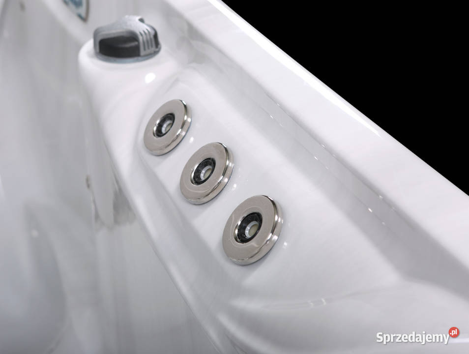 Nowa luksusowa wanna ogrodowa z hydromasażem