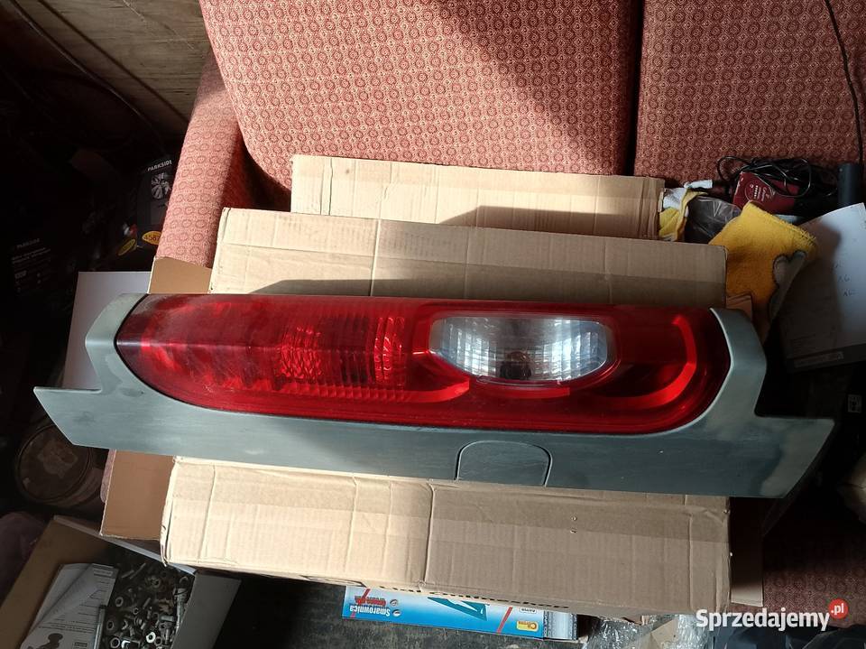 Lampa tylna Trafic Vivaro wersja europejska Bieliny sprzedam