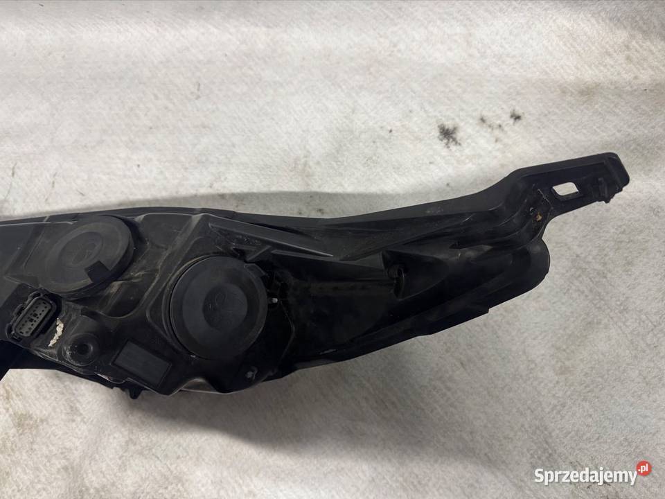Lampa prawy przód Ford Fiesta MK4 Lift 1217