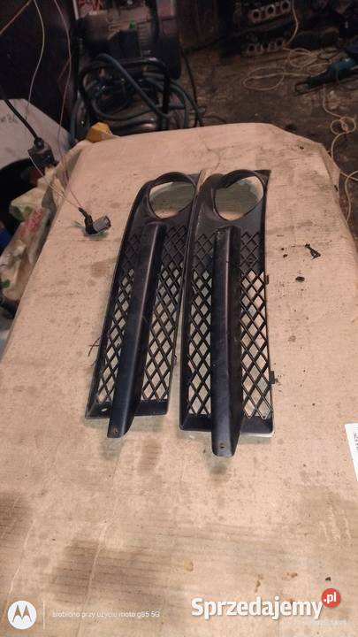 Kratka trapa zderzaka wersja pod halogen lewa Lubin