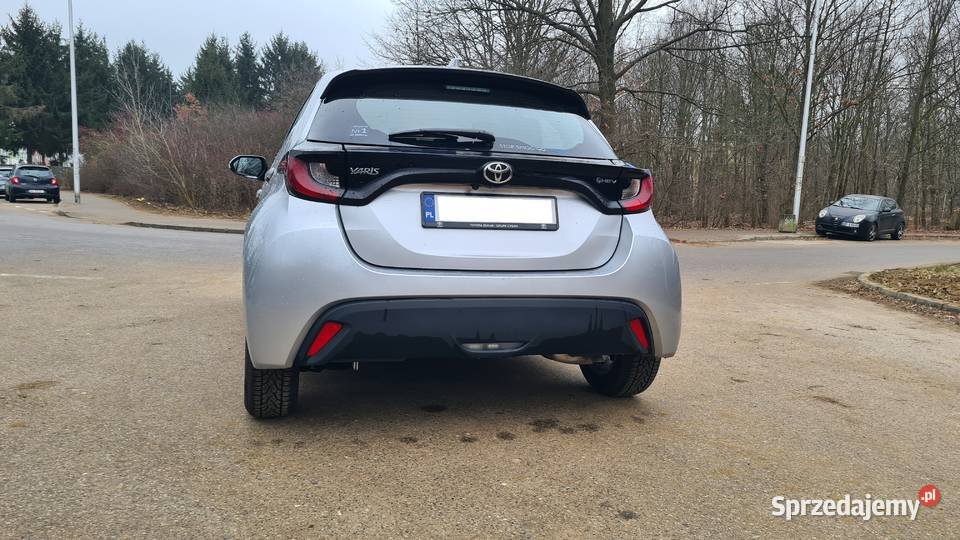 Toyota Yaris 10miesięczna Hybryda Automat 116 nieuszkodzony Warszawa