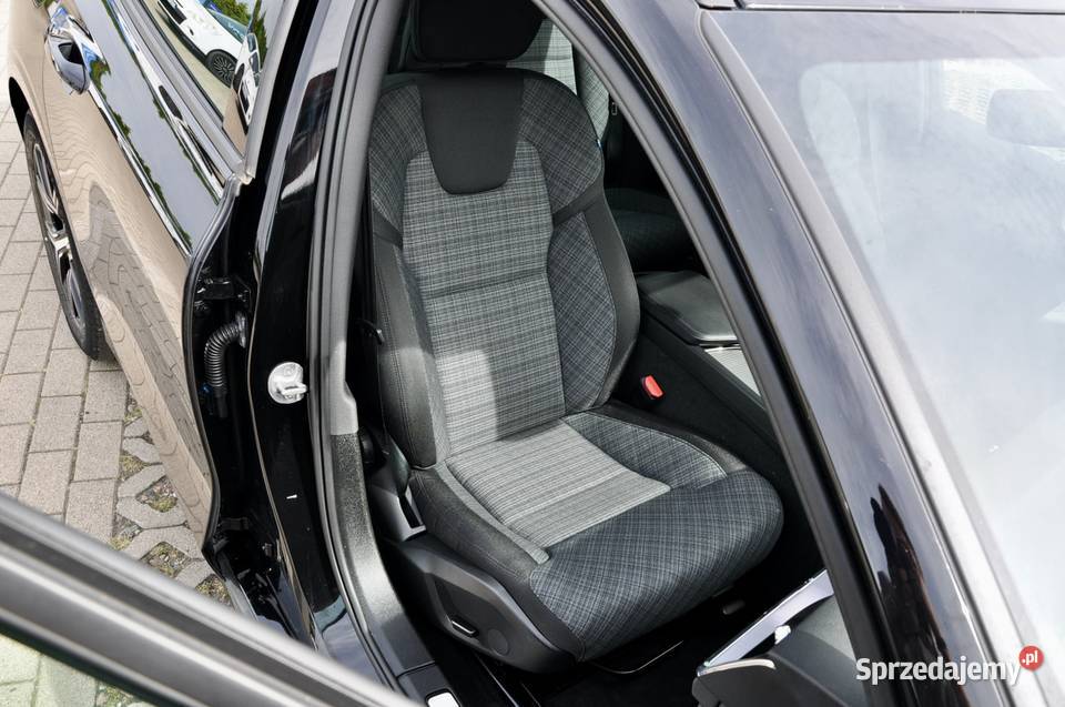 VOLVO V60 20 B3 Essential 2023r FV 23 Rok produkcji 2023 Goleniów