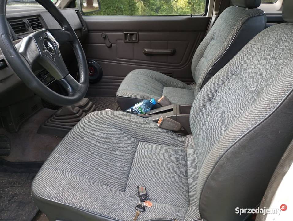 Nissan King kabpikup 4x4 zabytek żółte blachy 101KM Samochody osobowe